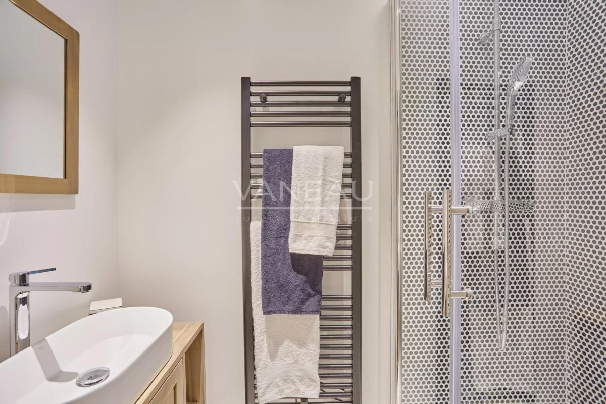 Paris XVIe - Jasmin - René Bazin - Appartement trois chambres, lumineux avec Balcon.