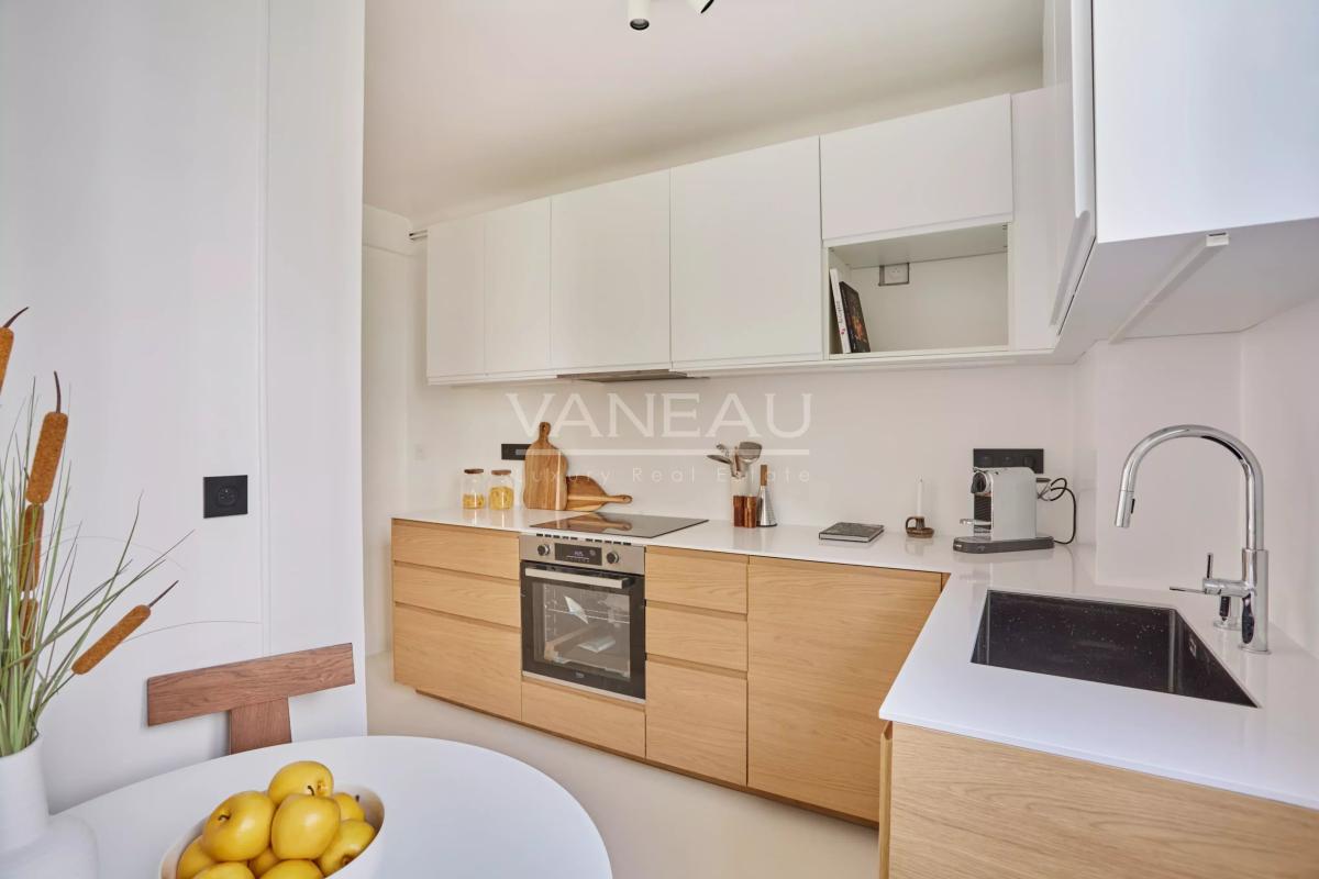 Paris XVIe - Jasmin - René Bazin - Appartement trois chambres, lumineux avec Balcon.