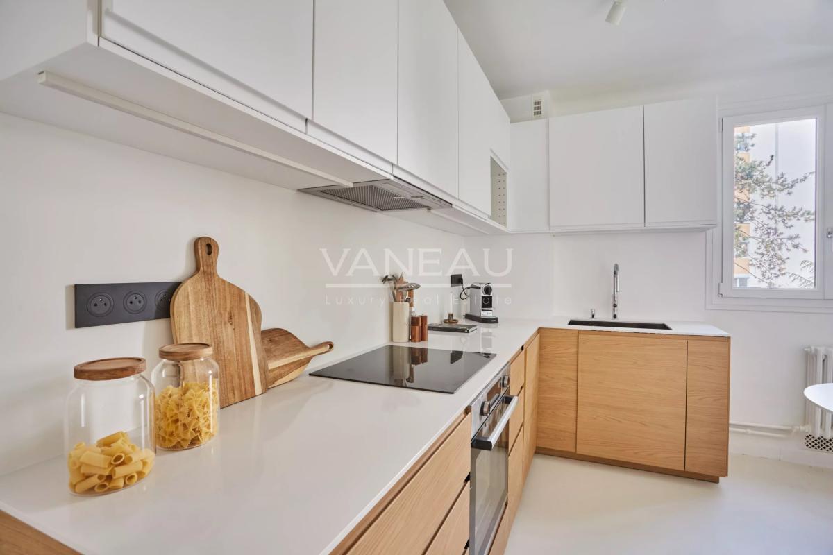 Paris XVIe - Jasmin - René Bazin - Appartement trois chambres, lumineux avec Balcon.