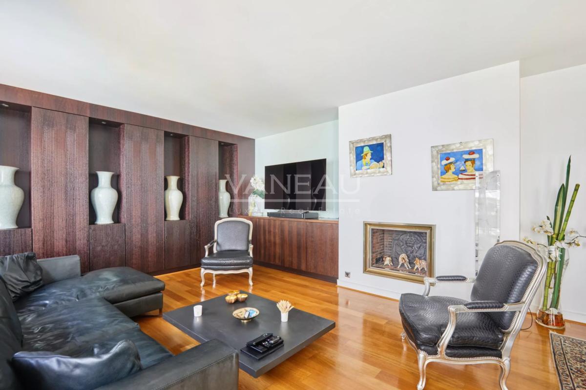 Paris XVIe - Henri Martin - Quatre pièces en étage.