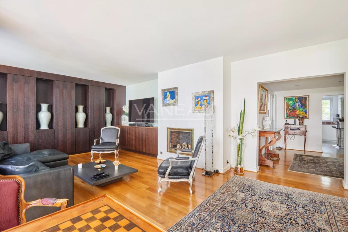 Paris XVIe - Henri Martin - Quatre pièces en étage.