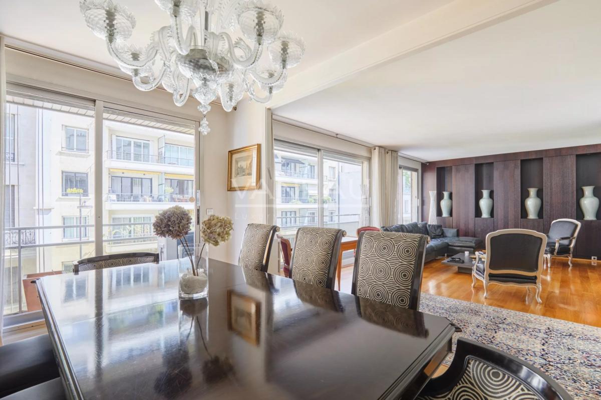 Paris XVIe - Henri Martin - Quatre pièces en étage.