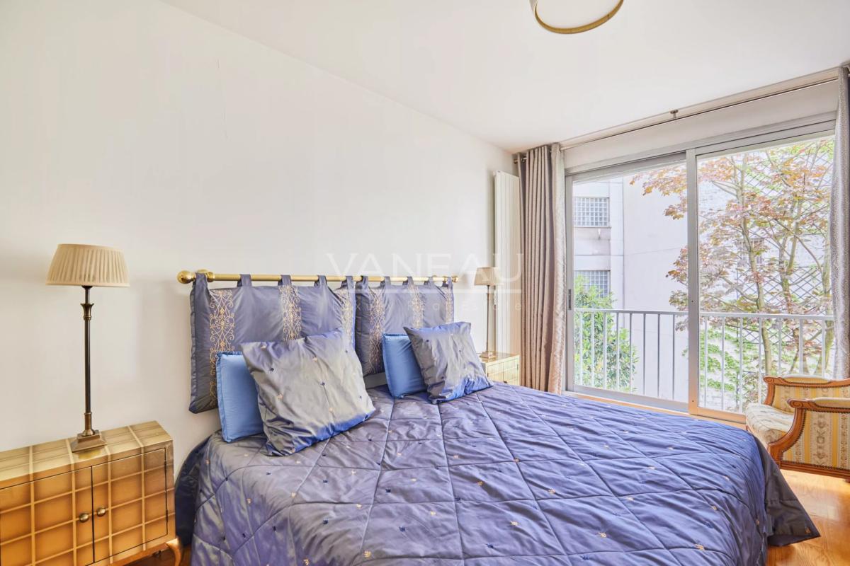 Paris XVIe - Henri Martin - Quatre pièces en étage.