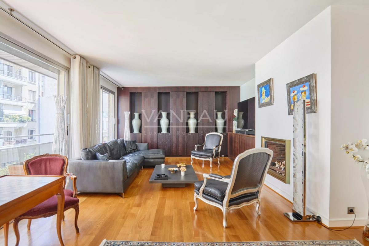 Paris XVIe - Henri Martin - Quatre pièces en étage.