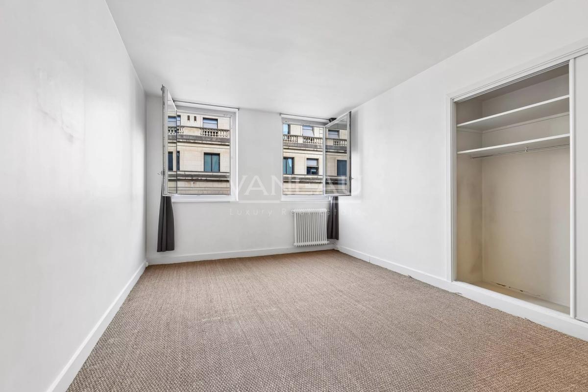 Paris 1er Louvre-Rivoli / Place des Victoires