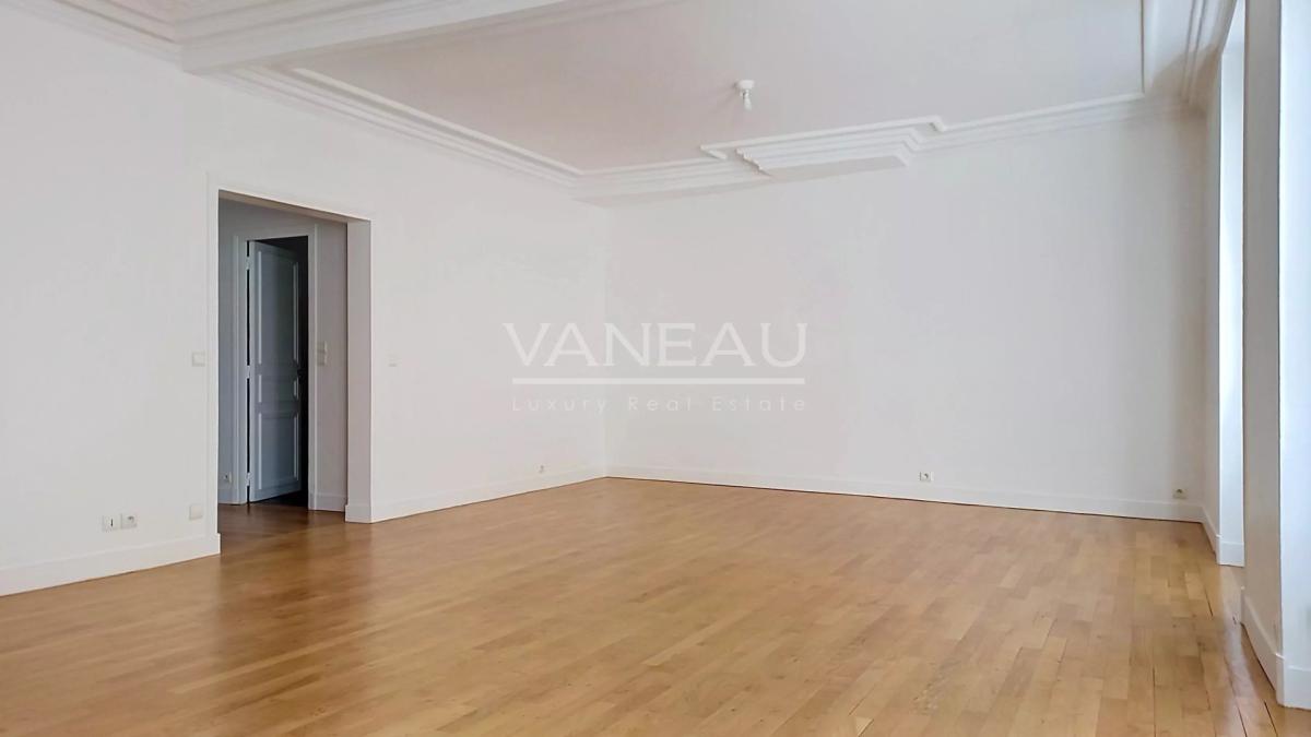 PARIS VI - RUE DU CHERCHE-MIDI-APPARTEMENT AVEC DEUX CHAMBRES