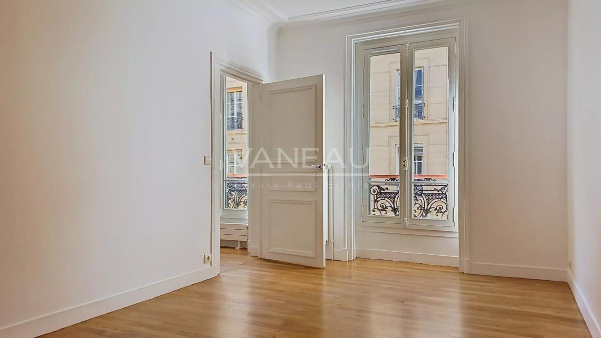PARIS VI - RUE DU CHERCHE-MIDI-APPARTEMENT AVEC DEUX CHAMBRES