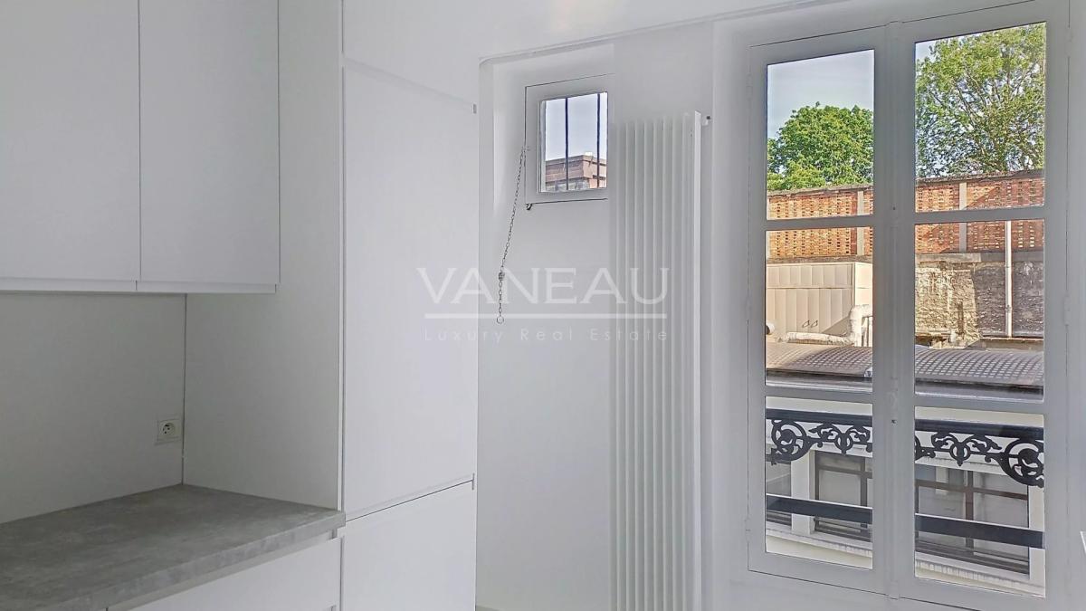 PARIS VI - RUE DU CHERCHE-MIDI-APPARTEMENT AVEC DEUX CHAMBRES