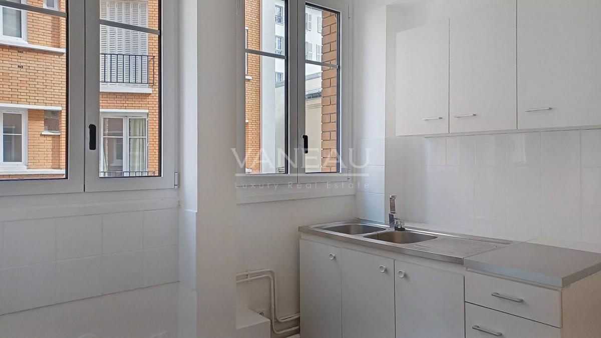 PARIS VII - RUE VANEAU - DEUX CHAMBRES