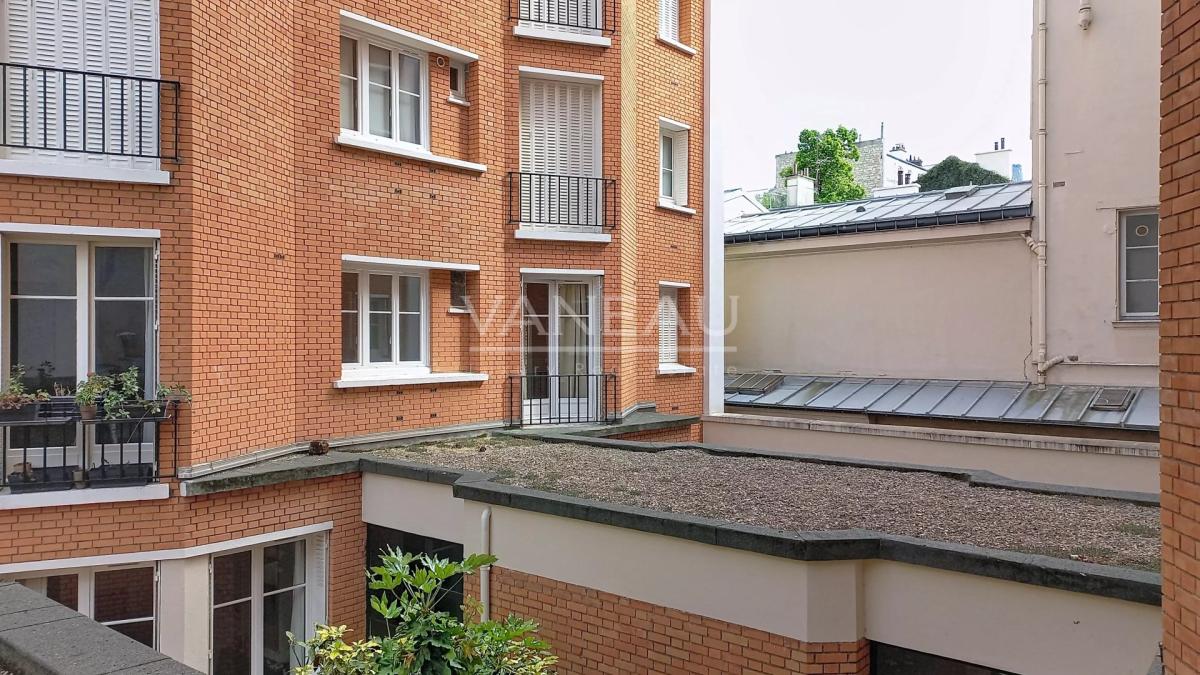 PARIS VII - RUE VANEAU - DEUX CHAMBRES