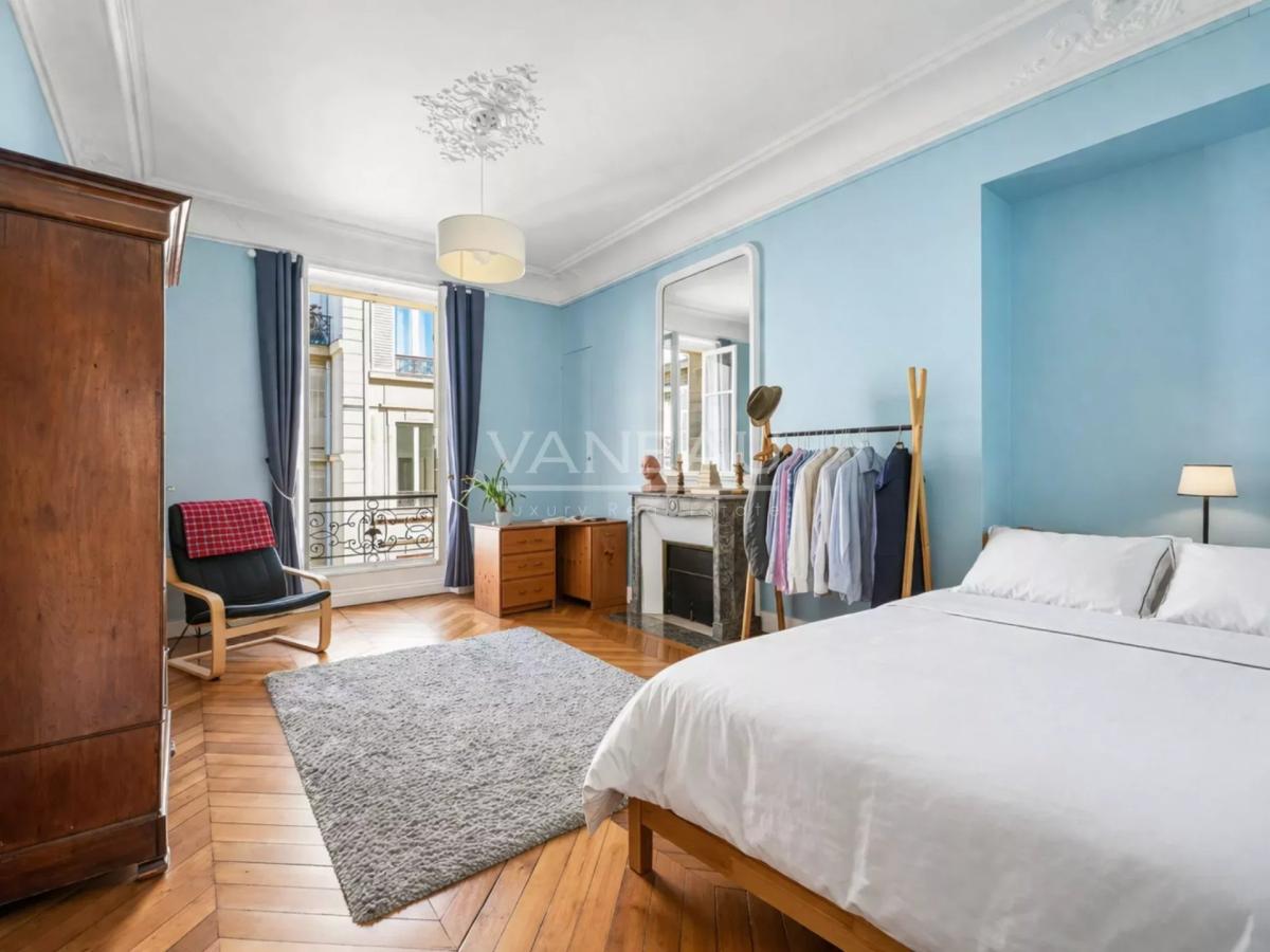 Paris IXe - Europe/ rue de Milan - 6 pièces, 4 chambres - Standi