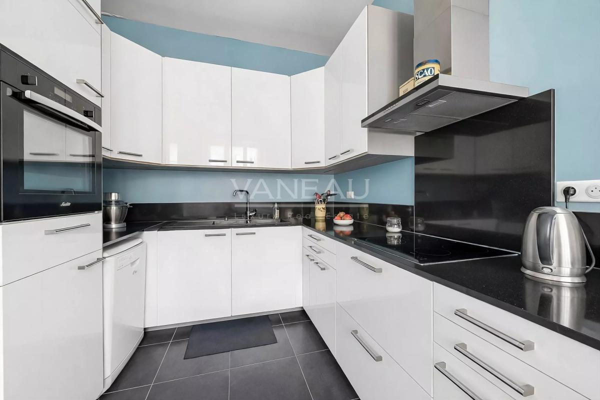 Paris IXe - Europe/ rue de Milan - 6 pièces, 4 chambres - Standi