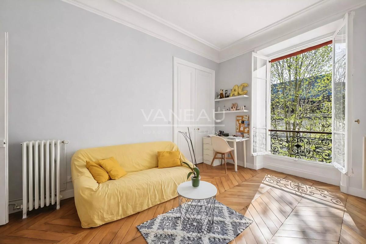 Paris IXe - Europe/ rue de Milan - 6 pièces, 4 chambres - Standi