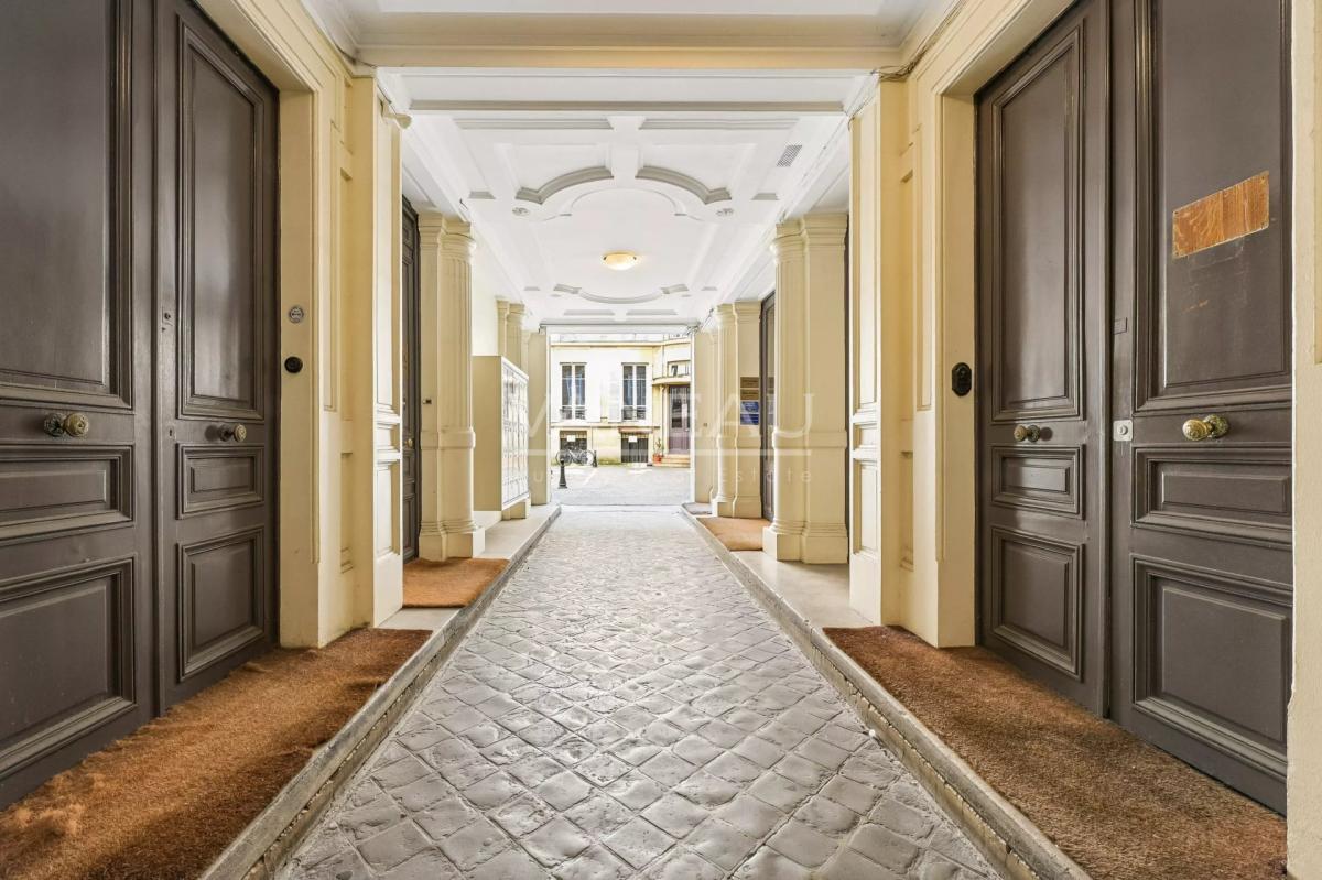 Paris IXe - Europe/ rue de Milan - 6 pièces, 4 chambres - Standi