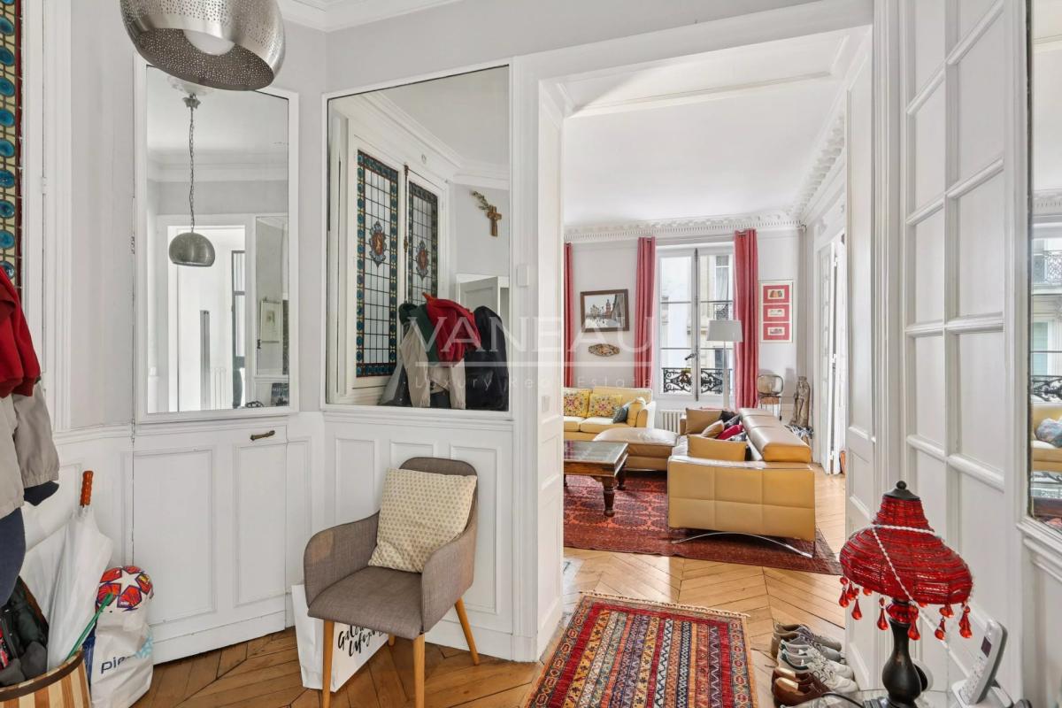 Paris IXe - rue de Liège - 6 pièces, 4 chambres - Standing