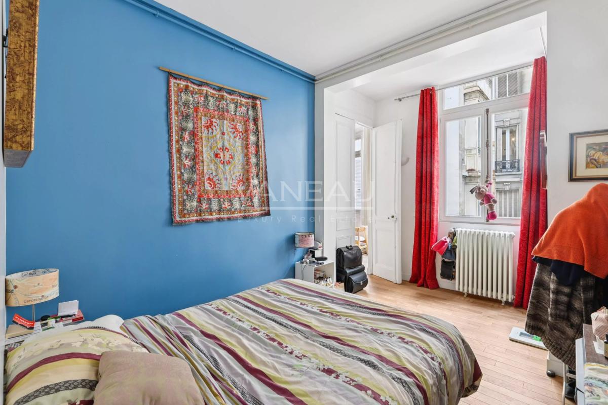 Paris IXe - rue de Liège - 6 pièces, 4 chambres - Standing