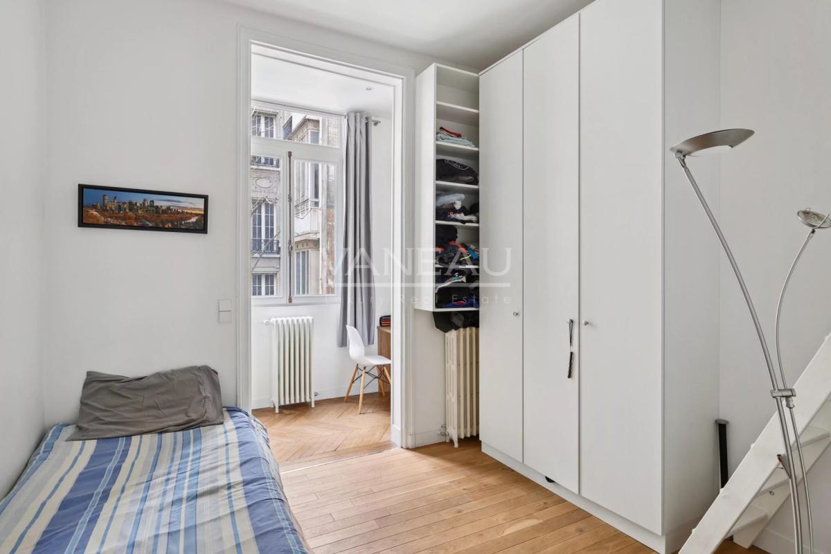 Paris IXe - rue de Liège - 6 pièces, 4 chambres - Standing