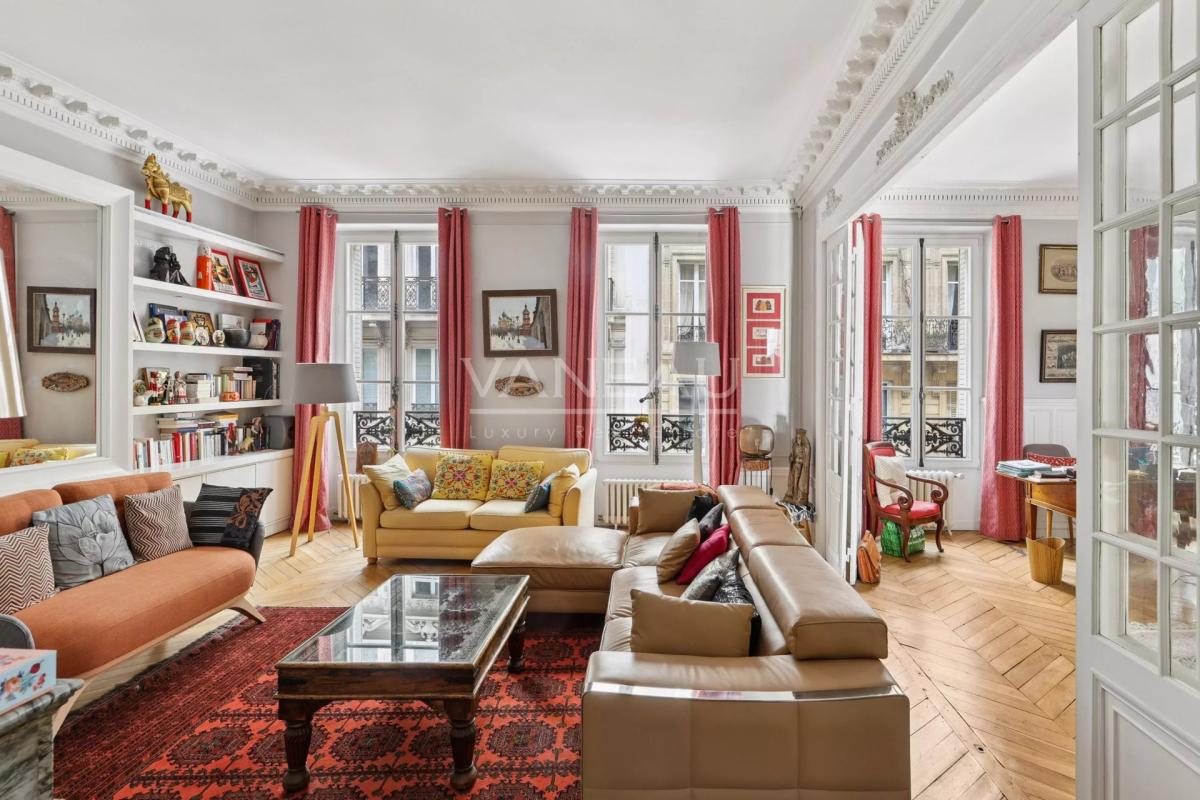 Paris IXe - rue de Liège - 6 pièces, 4 chambres - Standing