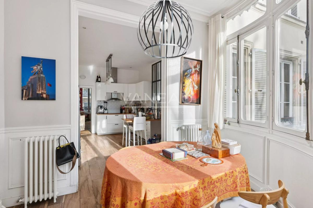 Paris IXe - rue de Liège - 6 pièces, 4 chambres - Standing