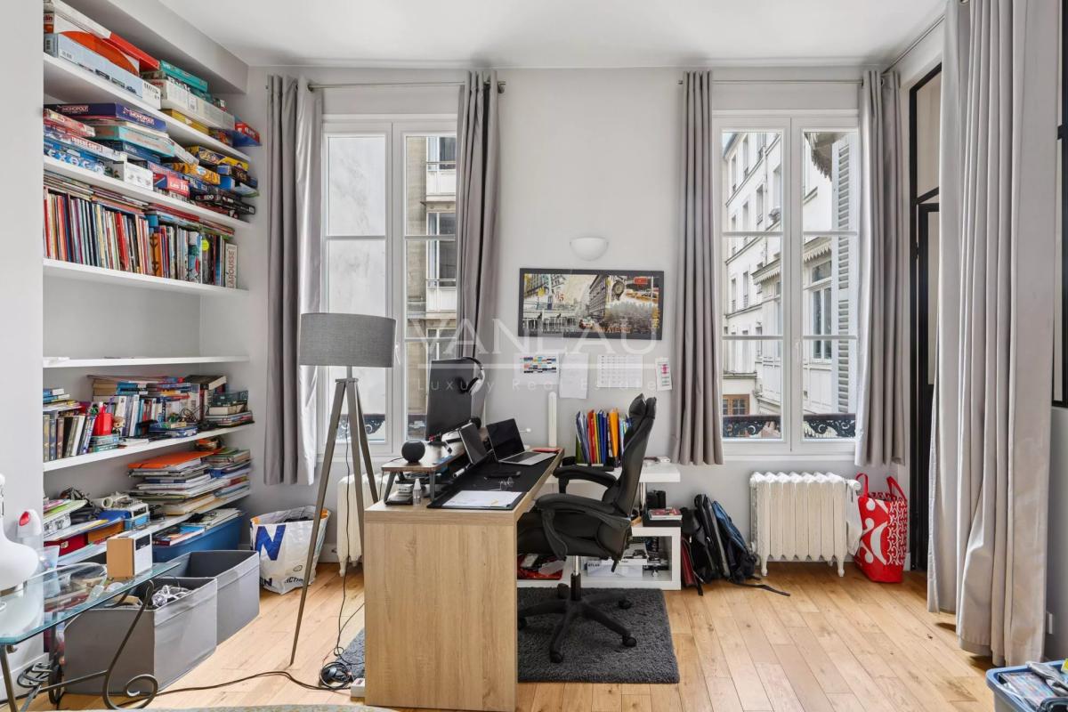 Paris IXe - rue de Liège - 6 pièces, 4 chambres - Standing