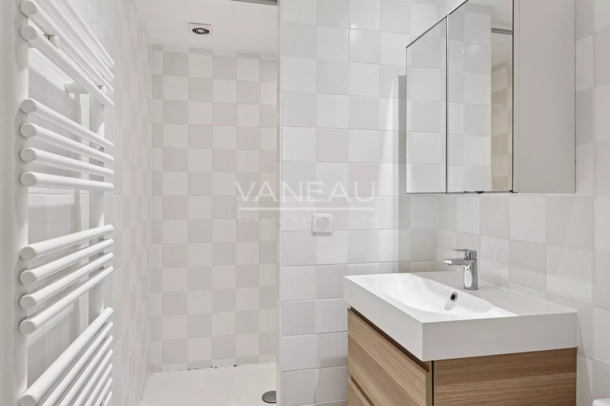 Paris IXe - rue de Liège - 6 pièces, 4 chambres - Standing