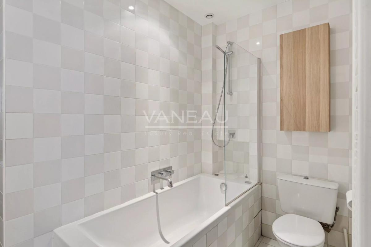 Paris IXe - rue de Liège - 6 pièces, 4 chambres - Standing