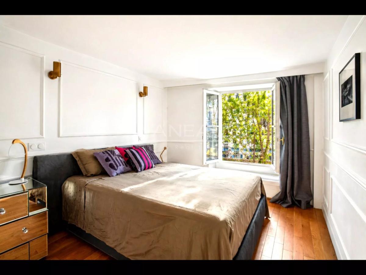 PARIS 1er – VUE DÉGAGÉE SUR LA SEINE – À 10 MINUTES DU LOUVRE – 