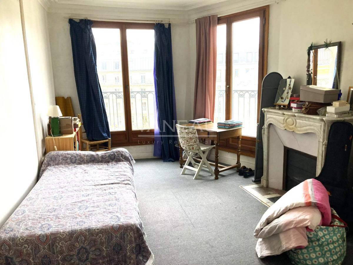 PARIS 9e - Grand Appartement - 230 m² - 5 chambres -