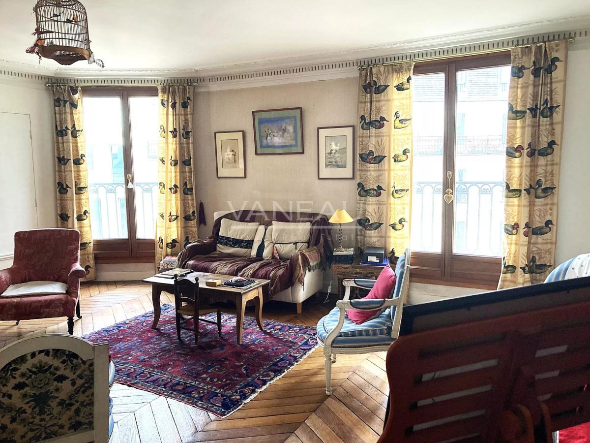 PARIS 9e - Grand Appartement - 230 m² - 5 chambres -