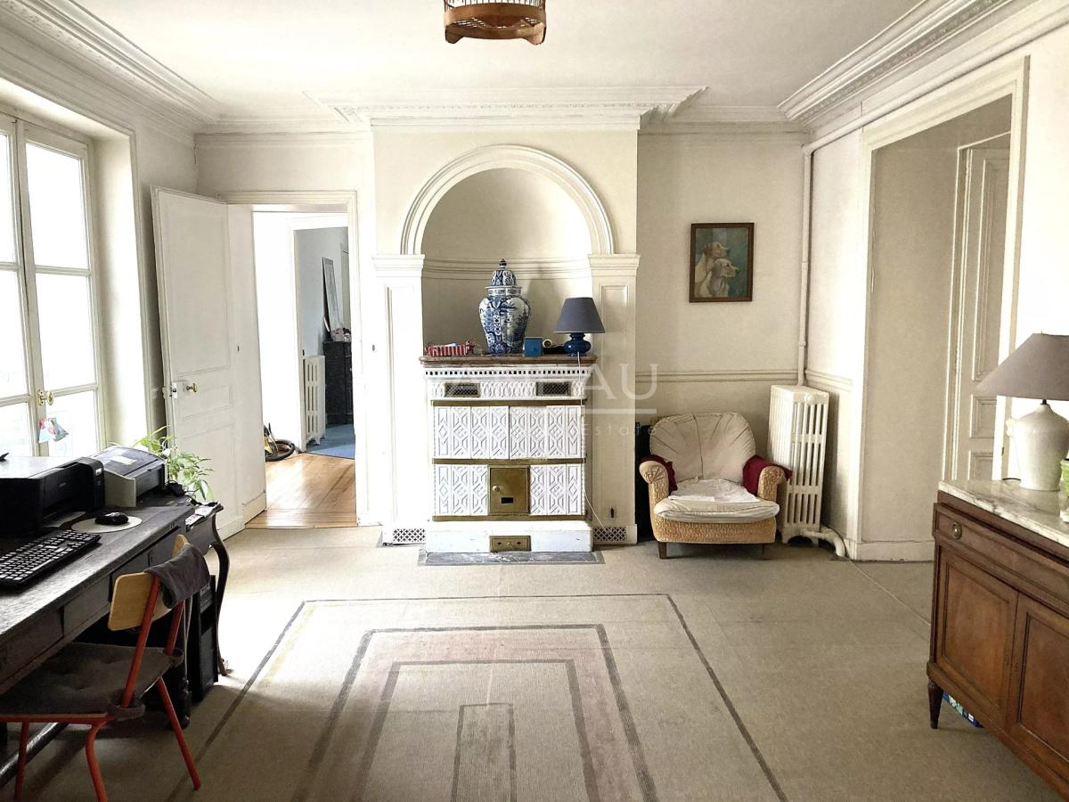 PARIS 9e - Grand Appartement - 230 m² - 5 chambres -