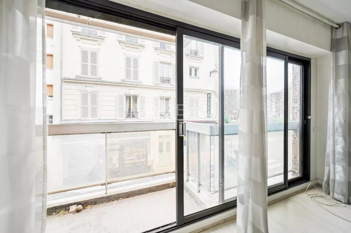 Paris XVe - Volontaires / Vaugirard : Studio lumineux avec balco