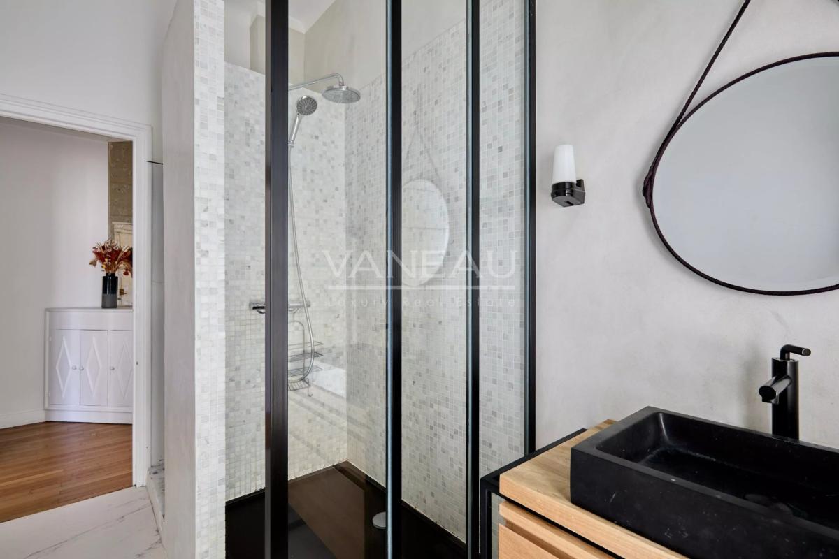 Paris XVIème - Pied-à-terre  rénové - Art déco