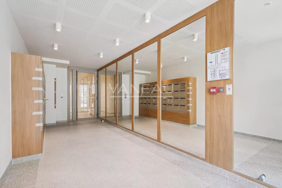 Issy-les-Moulineaux - Appartement familial dernier étage avec te