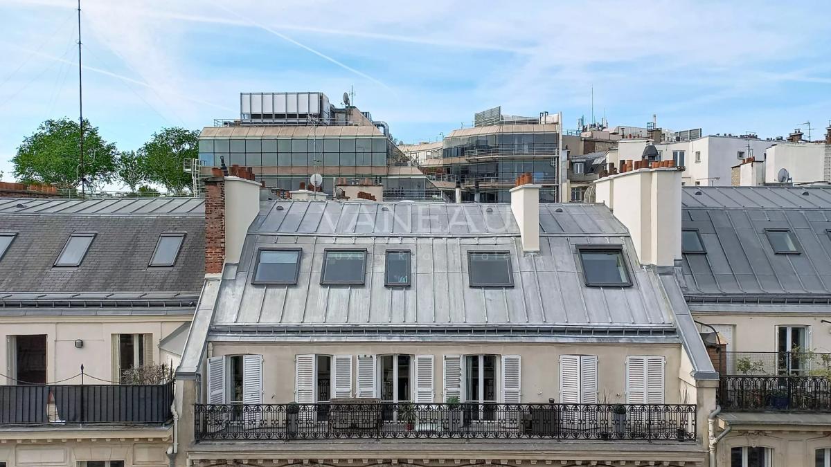 PARIS VIII - Rue du Faubourg Saint-Honoré - Dernier étage