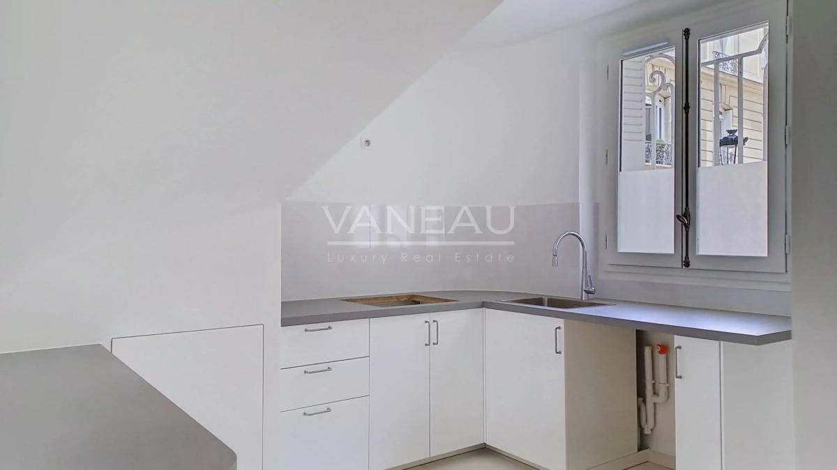 PARIS XVII - Rue de Tocqueville - Duplex