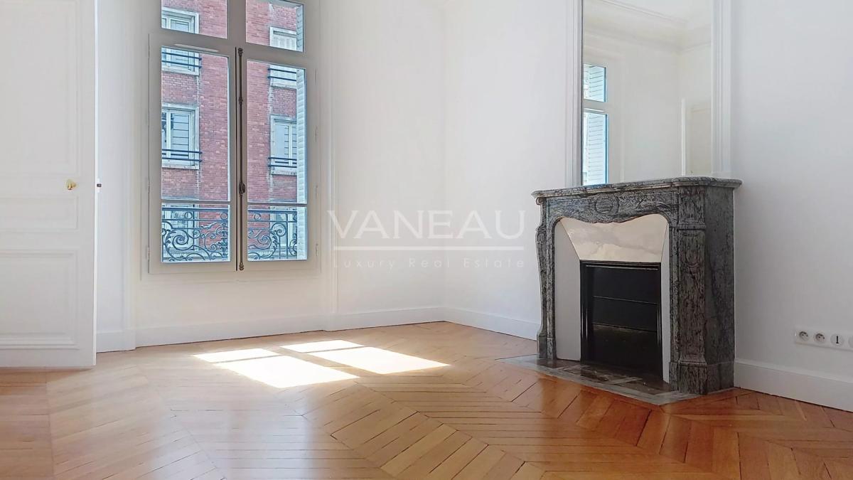 PARIS XVII - Rue de Tocqueville - Duplex