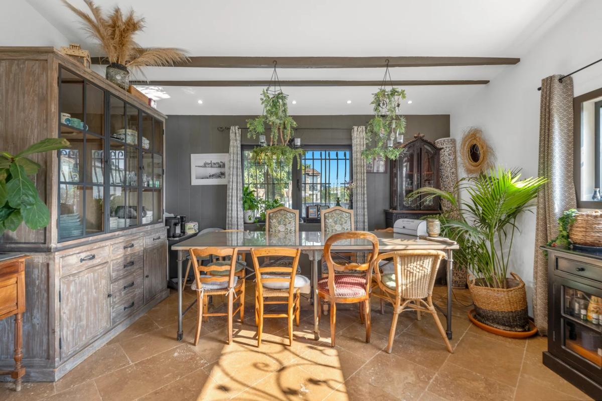 Antibes, Bastide de charme avec vue Mer à vendre