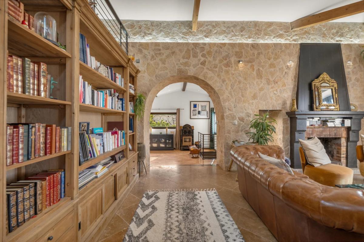 Antibes, Bastide de charme avec vue Mer à vendre