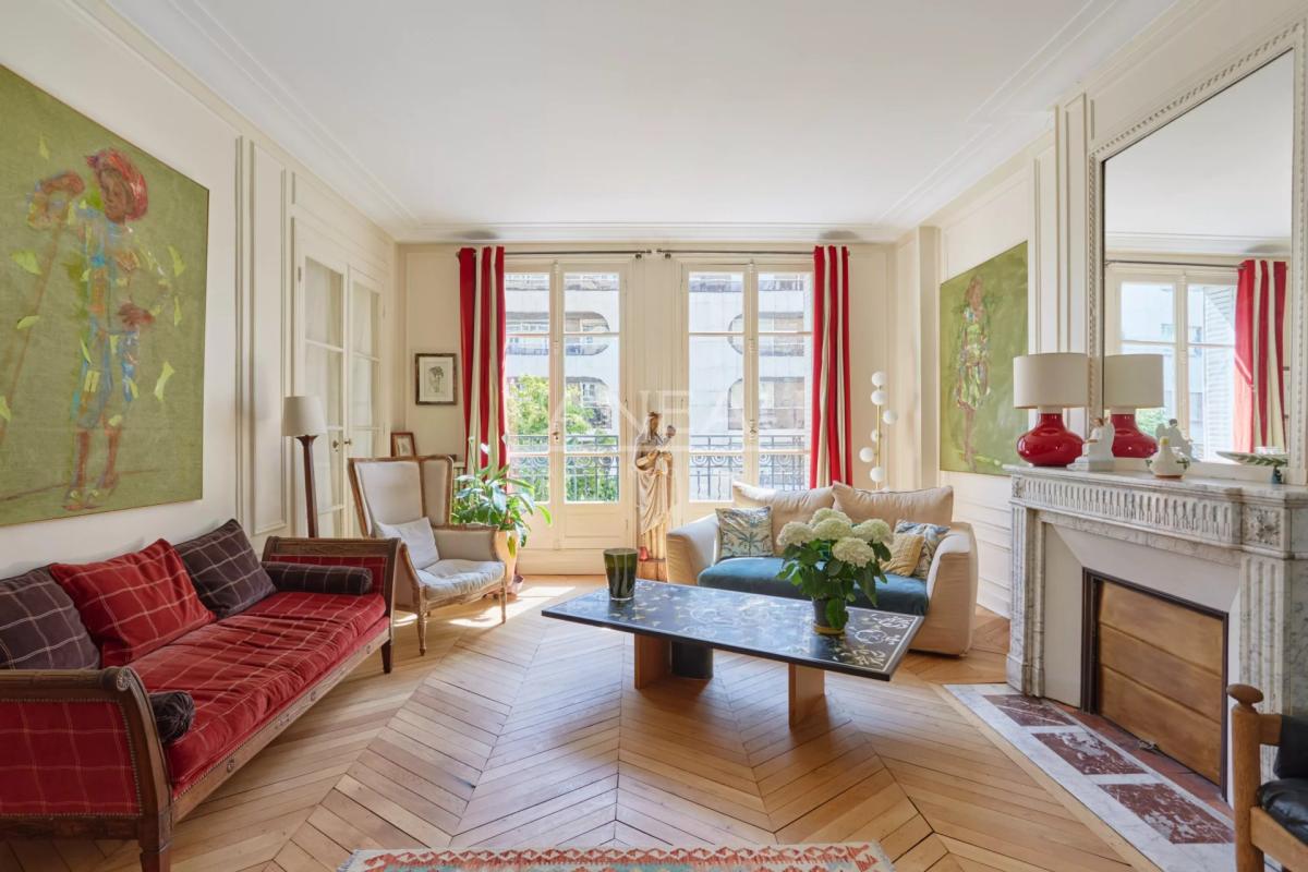 Paris XVIe - Passy - Appartement familial et de réception.