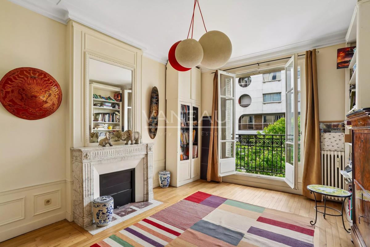 Paris XVIe - Passy - Appartement familial et de réception. Très faibles charges.