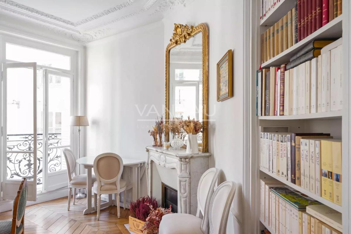 Paris XVIe - Village d'Auteuil - Elégant appartement deux chambr
