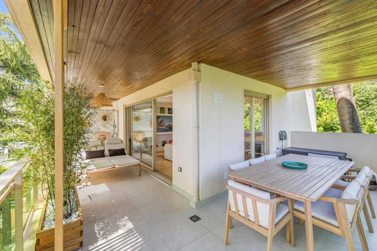 CANNES MONTROSE APPARTEMENT 3 PIECES RÉNOVÉ À VENDRE