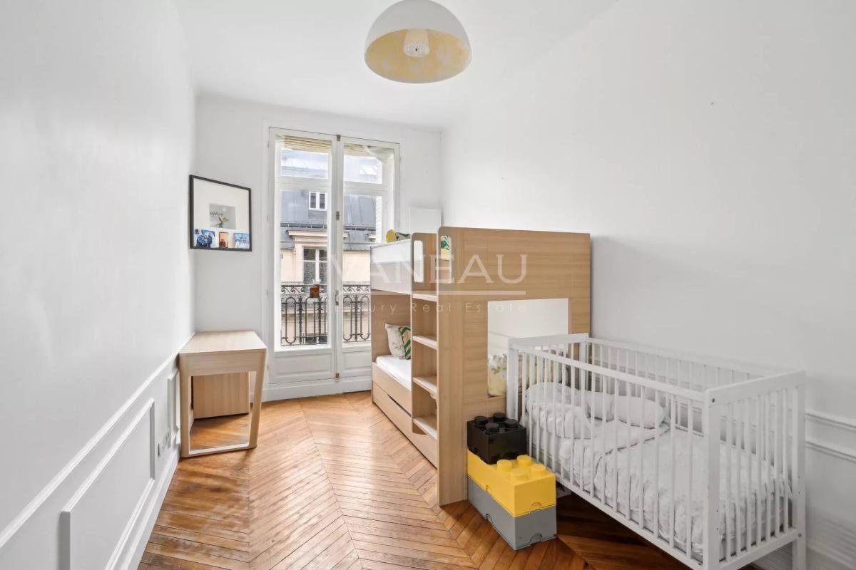 Paris XVIe - Place Victor Hugo - Magnifique appartement en derni
