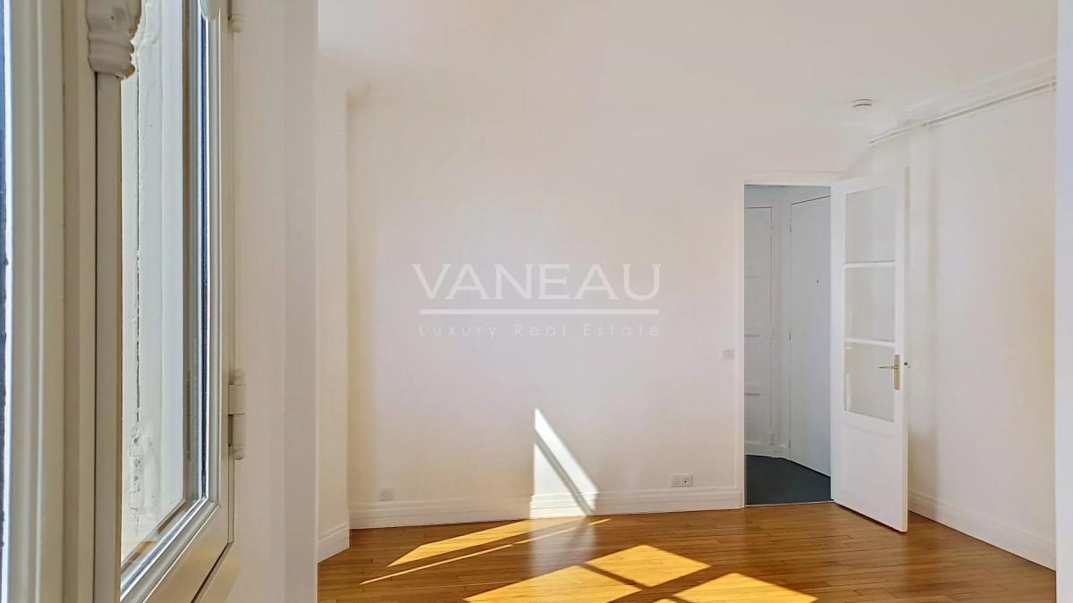 PARIS VII - RUE VANEAU - STUDIO