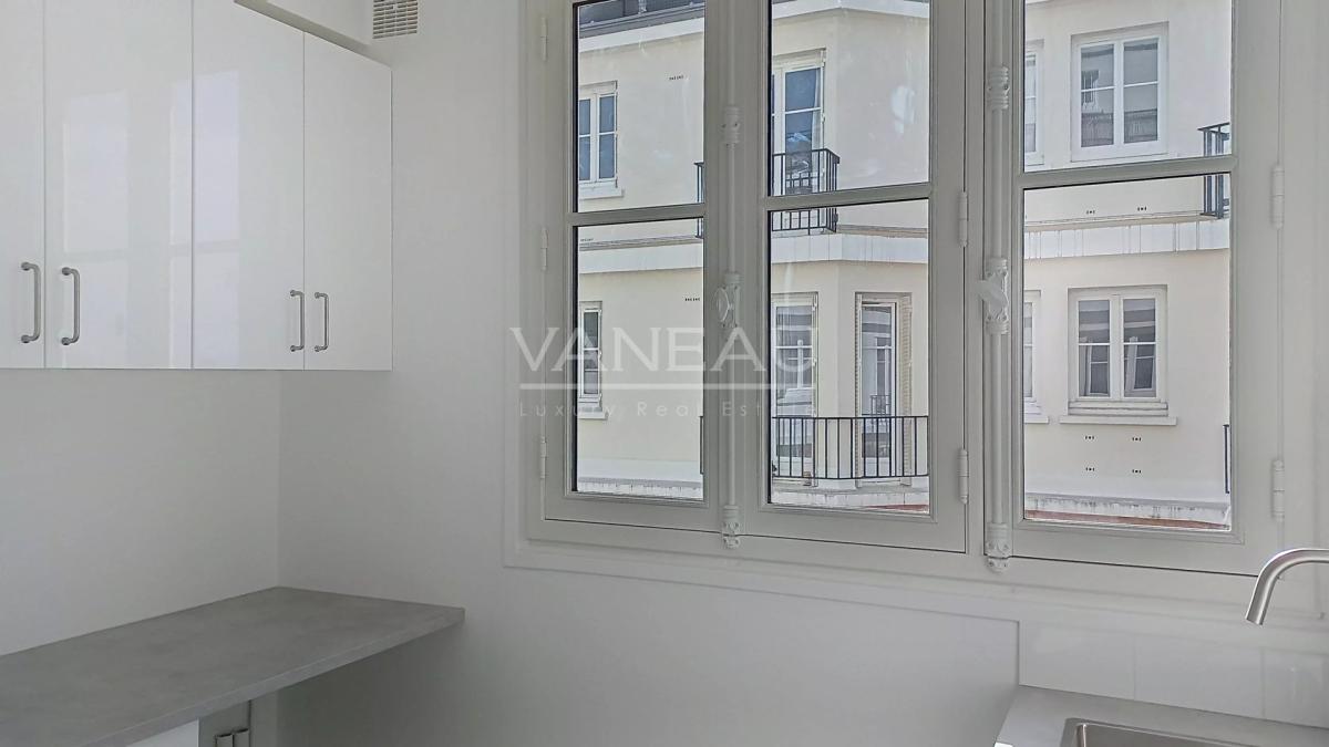 PARIS VII - RUE VANEAU - STUDIO
