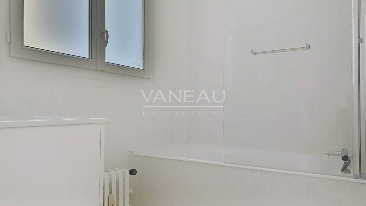PARIS VII - RUE VANEAU - STUDIO