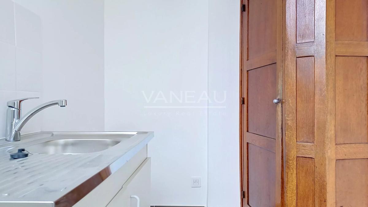 VANEAU VII - RUE VANEAU - STUDIO AVEC COIN BUREAU