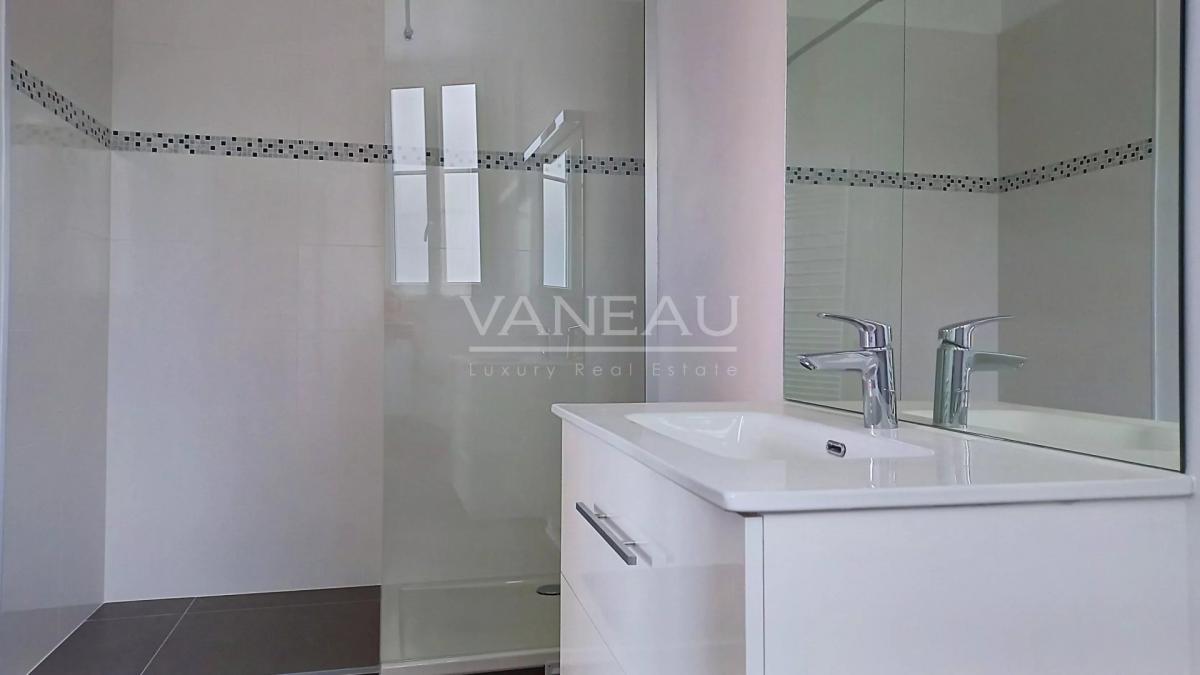 VANEAU VII - RUE VANEAU - STUDIO AVEC COIN BUREAU