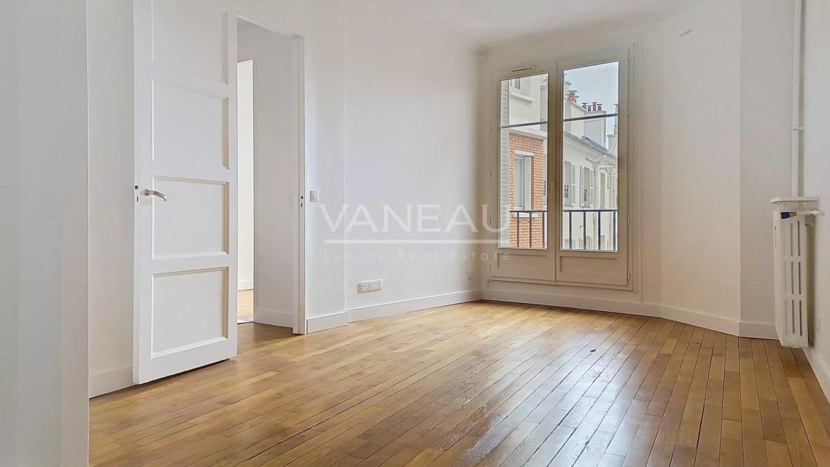 VANEAU VII - RUE VANEAU - STUDIO AVEC COIN BUREAU