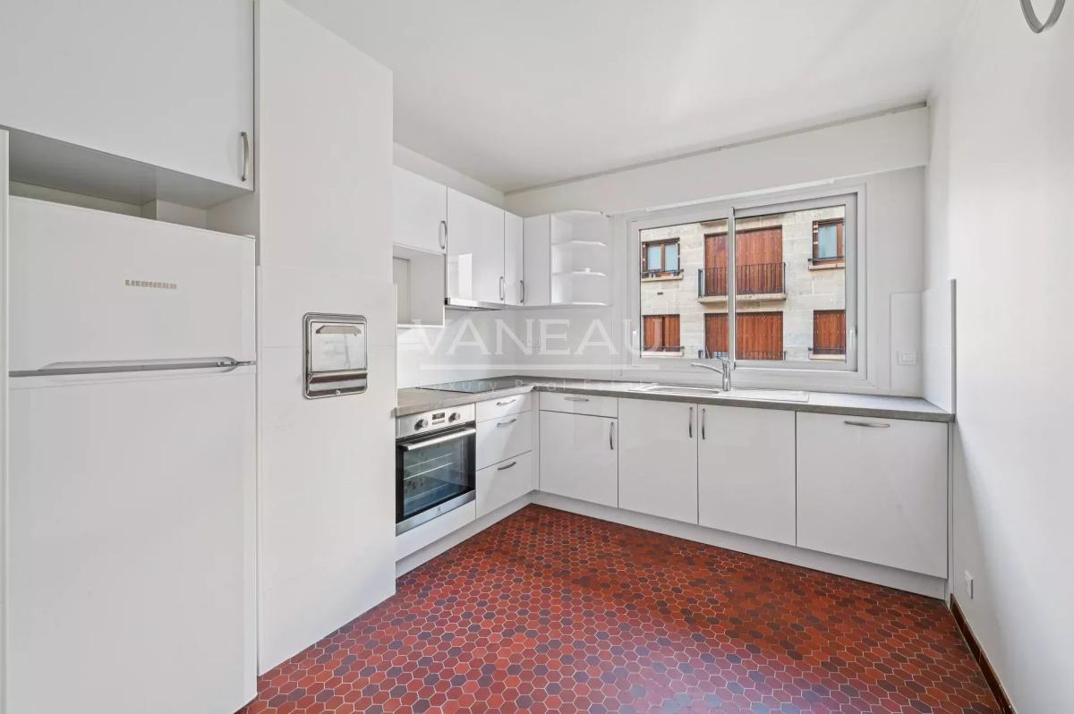 Paris XVe - Georges Brassens : Appartement trois pièces en très 
